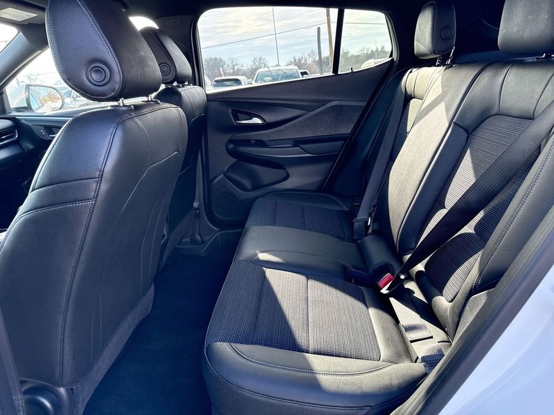 Buick Envista Vehicle Full-screen Gallery Image 21