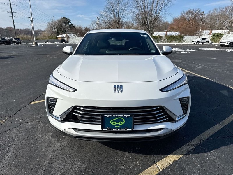 Buick Envista Vehicle Full-screen Gallery Image 24