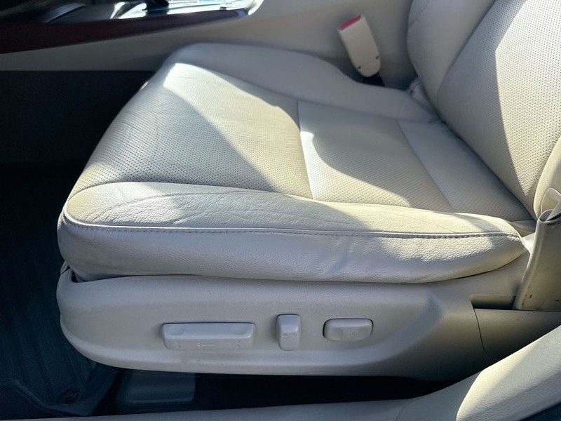 Acura RDX Vehicle Full-screen Gallery Image 12