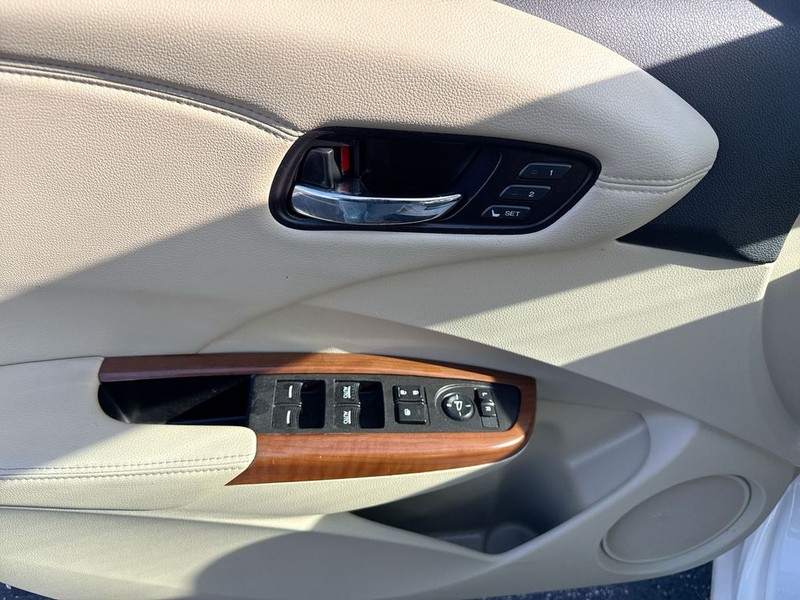 Acura RDX Vehicle Full-screen Gallery Image 13