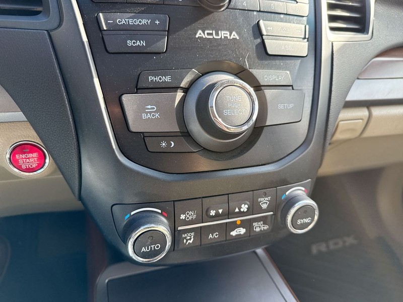 Acura RDX Vehicle Full-screen Gallery Image 18