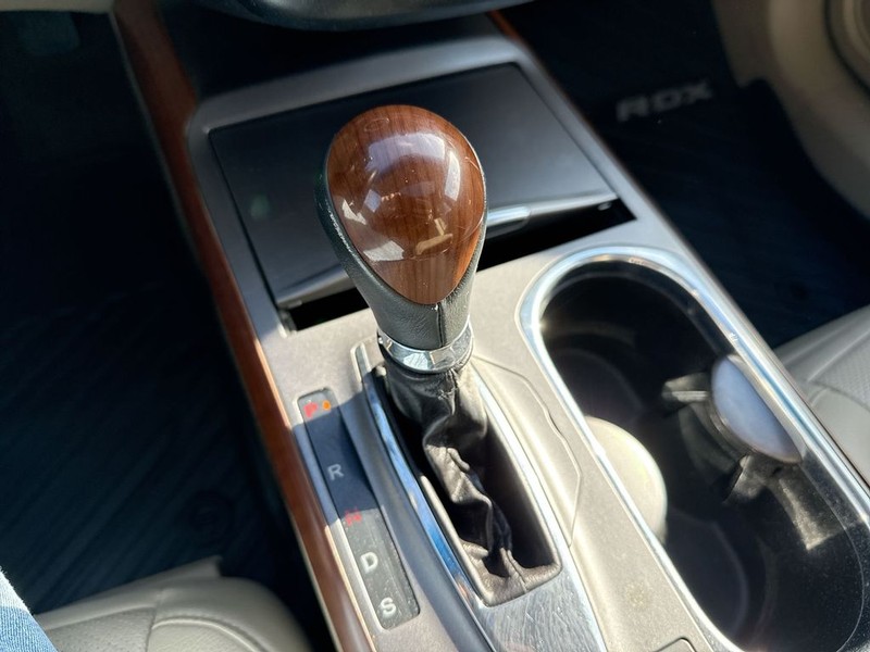 Acura RDX Vehicle Full-screen Gallery Image 19