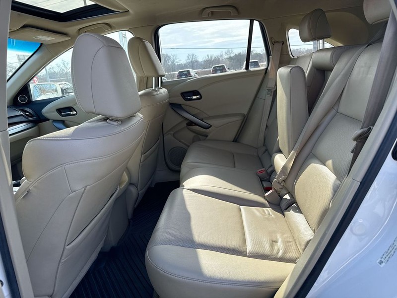 Acura RDX Vehicle Full-screen Gallery Image 22
