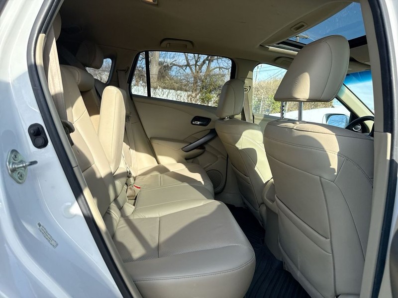 Acura RDX Vehicle Full-screen Gallery Image 24