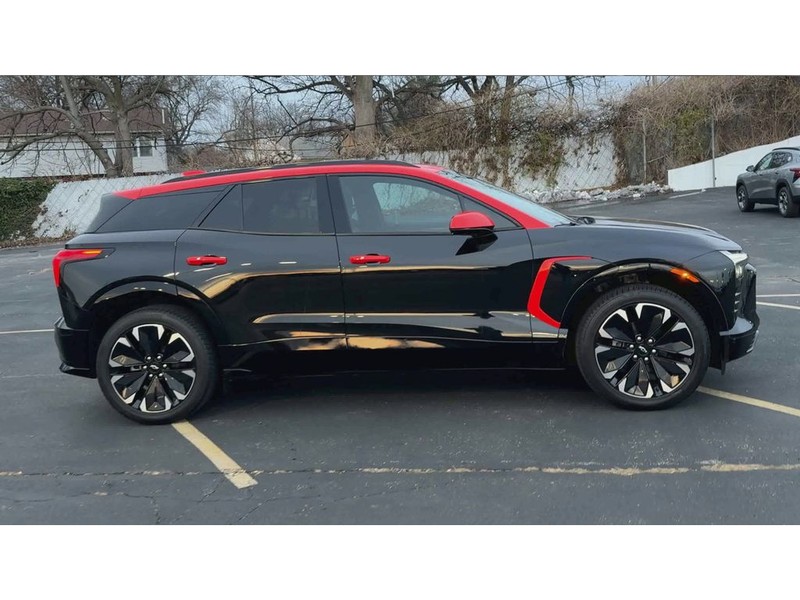 Chevrolet Blazer EV Vehicle Full-screen Gallery Image 09