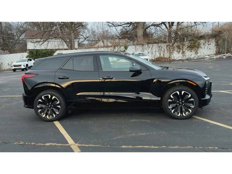 Chevrolet Blazer EV Vehicle Full-screen Gallery Image 09