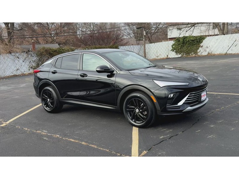 Buick Envista Vehicle Full-screen Gallery Image 02