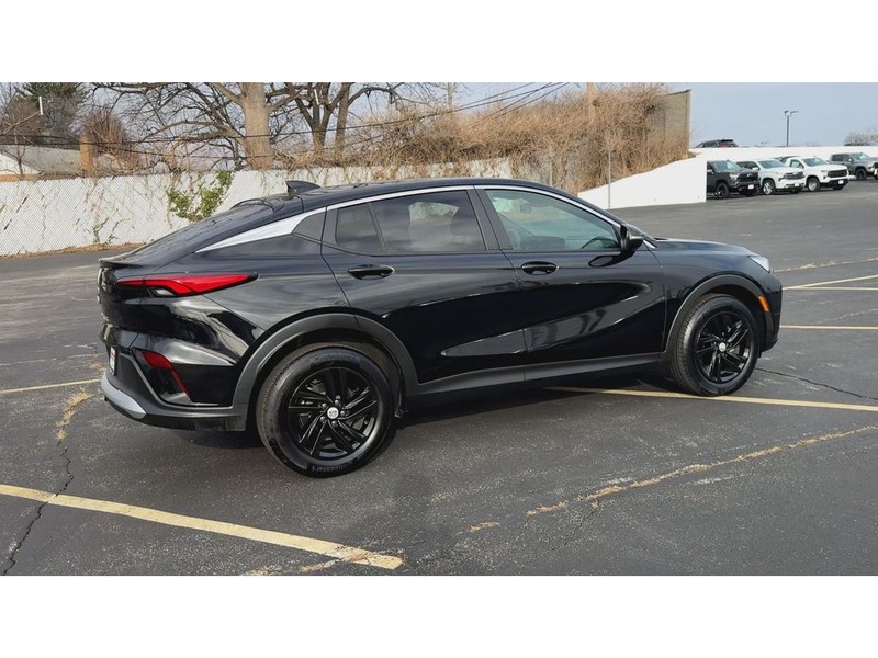 Buick Envista Vehicle Full-screen Gallery Image 08