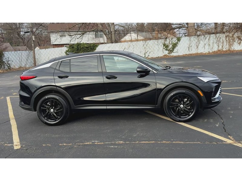 Buick Envista Vehicle Full-screen Gallery Image 09