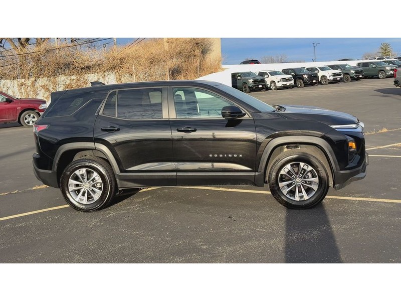 Chevrolet Equinox Vehicle Full-screen Gallery Image 09