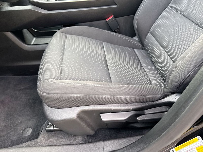 Chevrolet Equinox Vehicle Full-screen Gallery Image 11