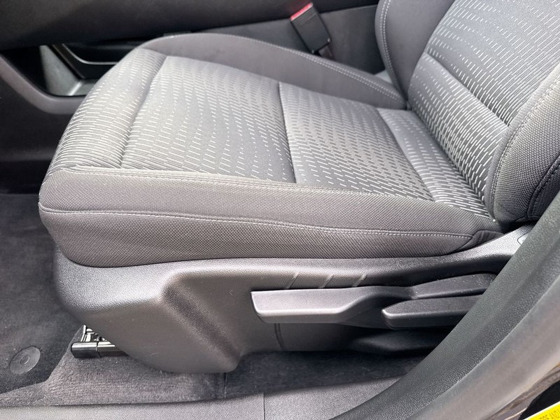 Chevrolet Equinox Vehicle Full-screen Gallery Image 12