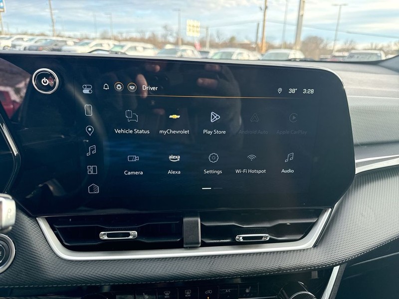 Chevrolet Equinox Vehicle Full-screen Gallery Image 16