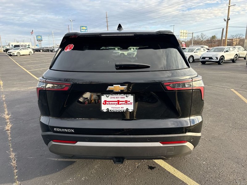 Chevrolet Equinox Vehicle Full-screen Gallery Image 22