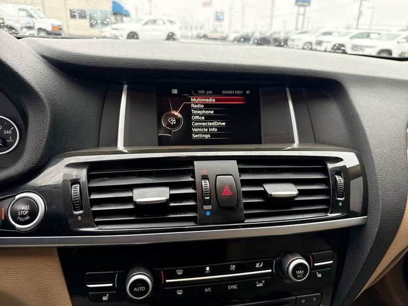 BMW X3 Vehicle Full-screen Gallery Image 16