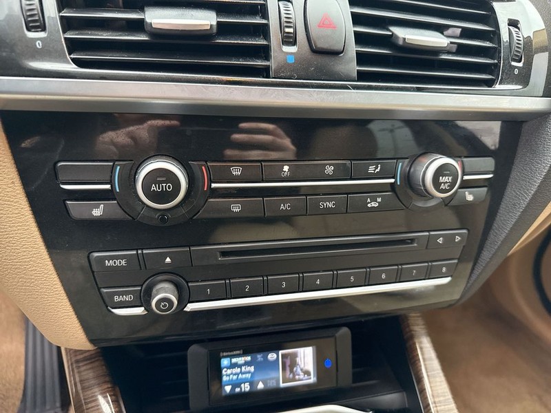 BMW X3 Vehicle Full-screen Gallery Image 18