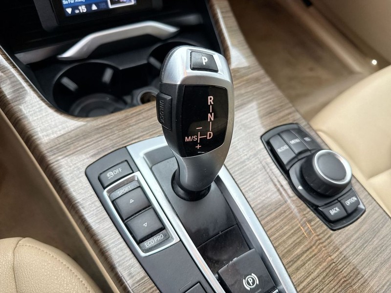 BMW X3 Vehicle Full-screen Gallery Image 19