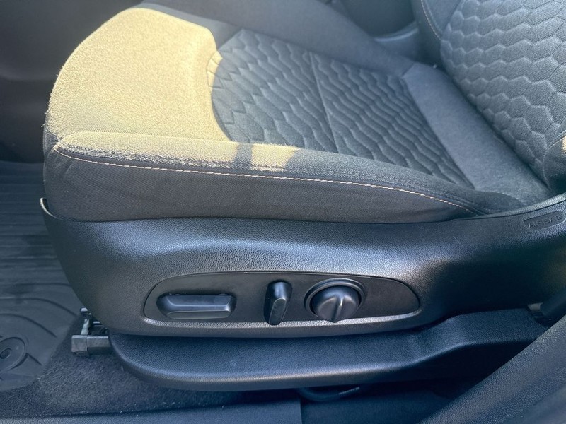 Chevrolet Equinox Vehicle Full-screen Gallery Image 12