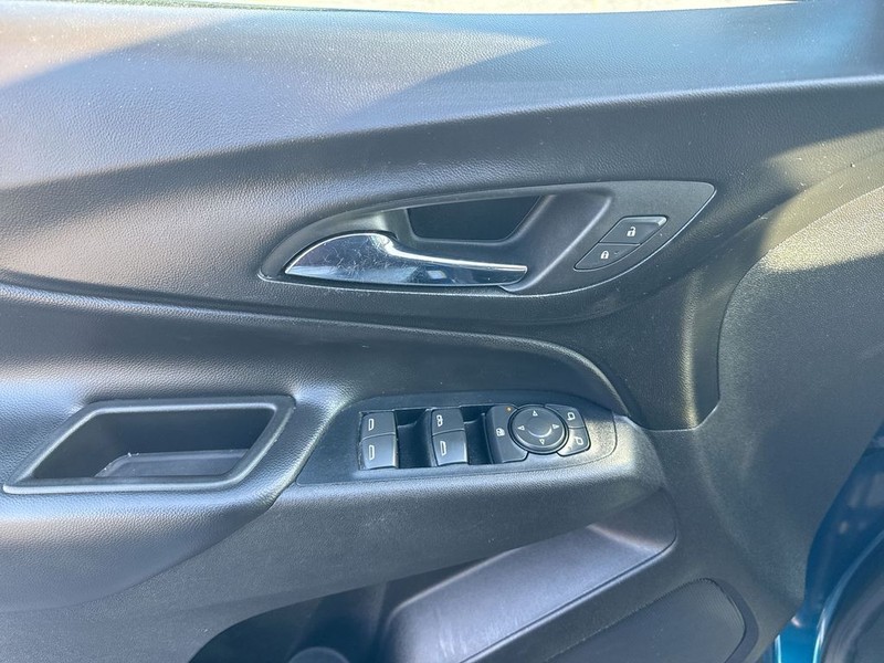 Chevrolet Equinox Vehicle Full-screen Gallery Image 13