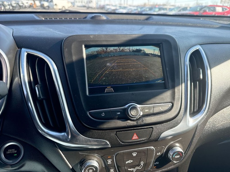 Chevrolet Equinox Vehicle Full-screen Gallery Image 17