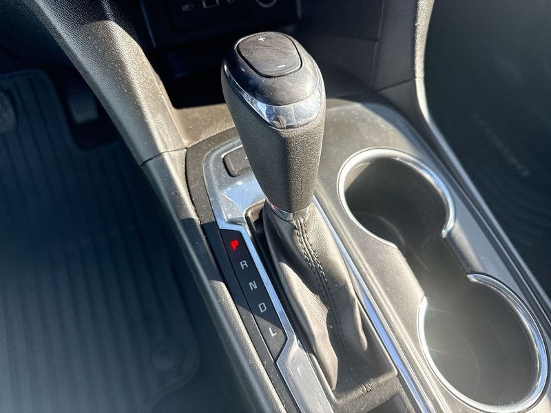 Chevrolet Equinox Vehicle Full-screen Gallery Image 19