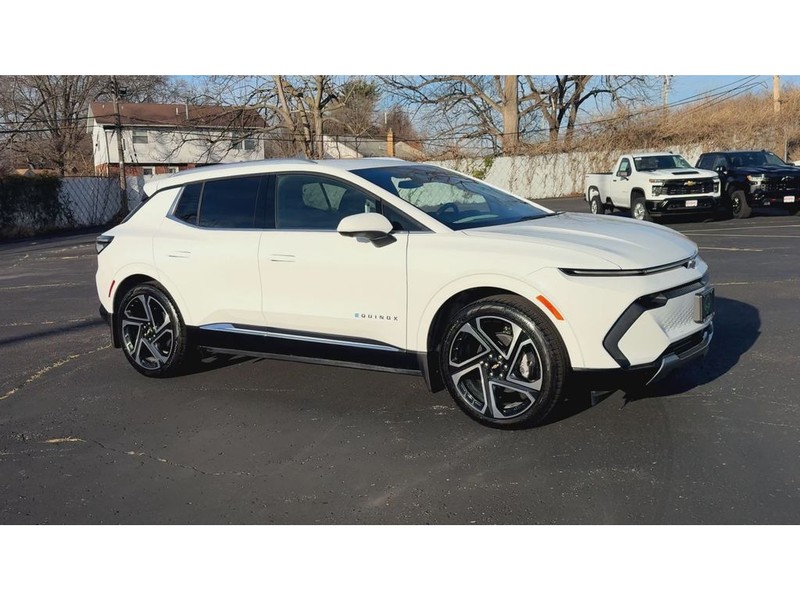 Chevrolet Equinox EV Vehicle Full-screen Gallery Image 02