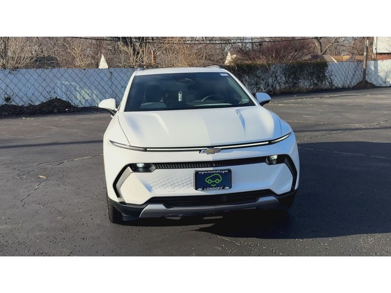 Chevrolet Equinox EV Vehicle Full-screen Gallery Image 03