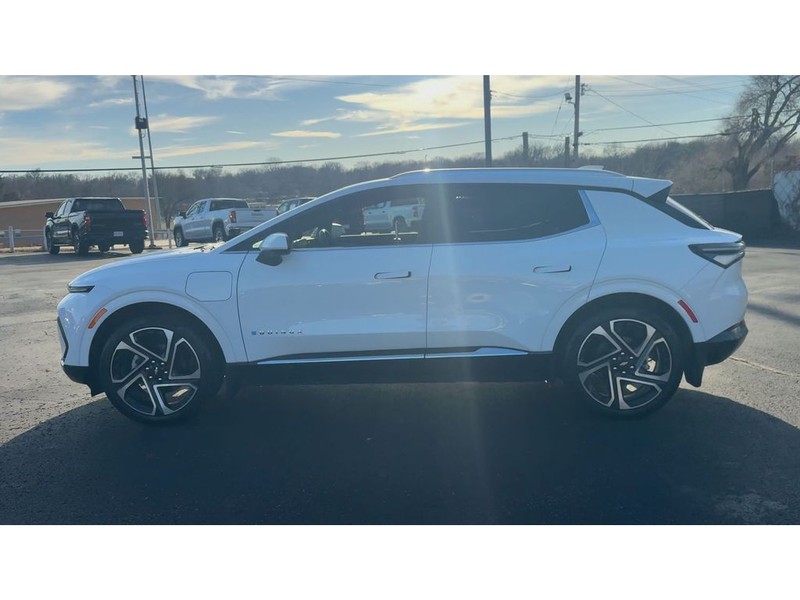 Chevrolet Equinox EV Vehicle Full-screen Gallery Image 05