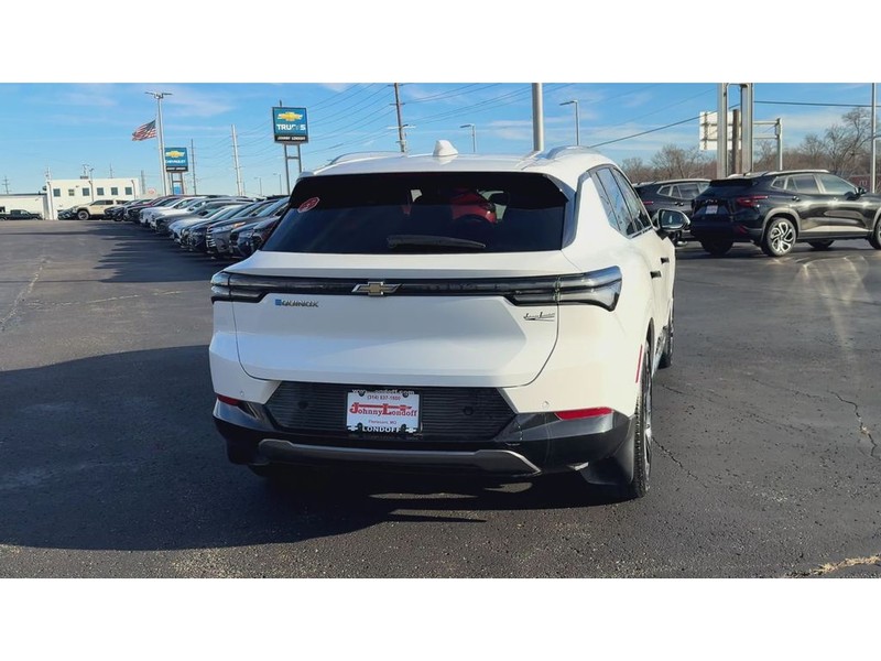 Chevrolet Equinox EV Vehicle Full-screen Gallery Image 07