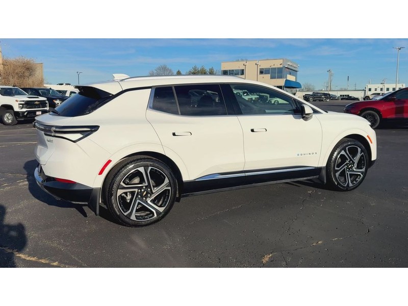 Chevrolet Equinox EV Vehicle Full-screen Gallery Image 08