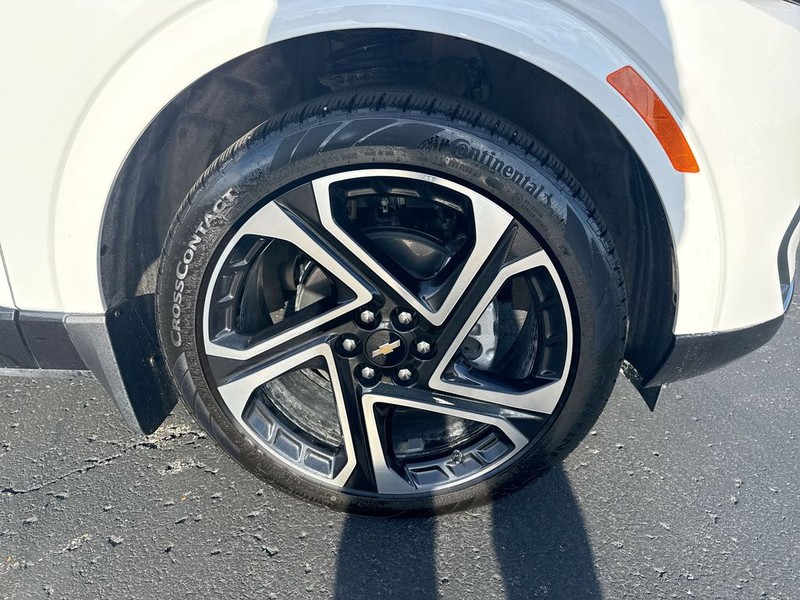 Chevrolet Equinox EV Vehicle Full-screen Gallery Image 10