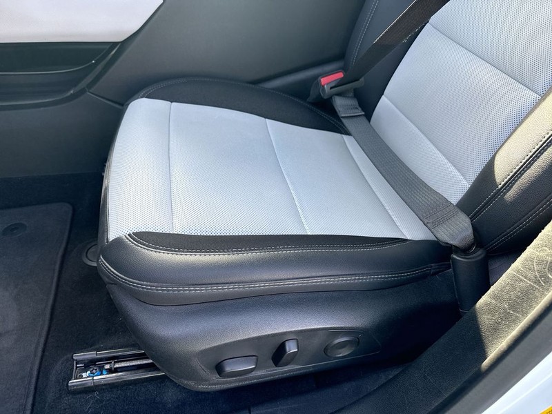 Chevrolet Equinox EV Vehicle Full-screen Gallery Image 11