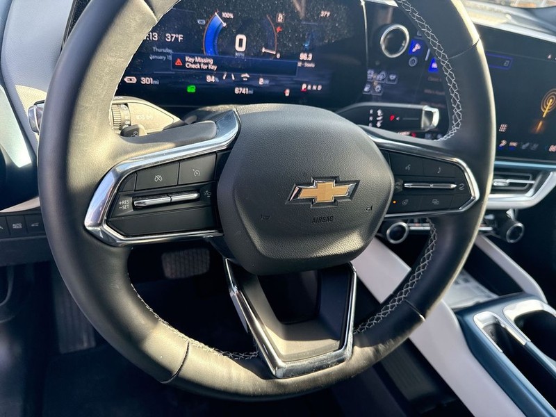 Chevrolet Equinox EV Vehicle Full-screen Gallery Image 14