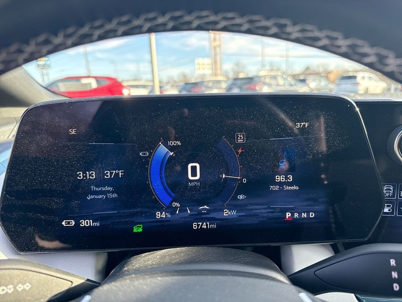 Chevrolet Equinox EV Vehicle Full-screen Gallery Image 15