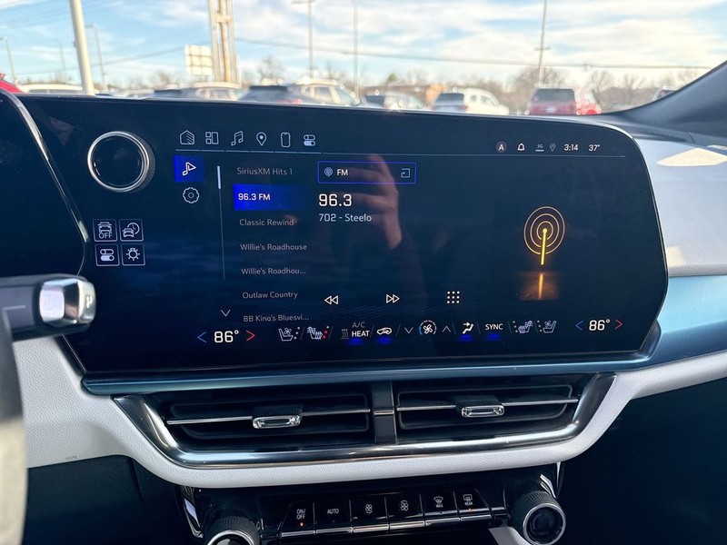 Chevrolet Equinox EV Vehicle Full-screen Gallery Image 16