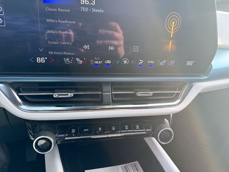 Chevrolet Equinox EV Vehicle Full-screen Gallery Image 18