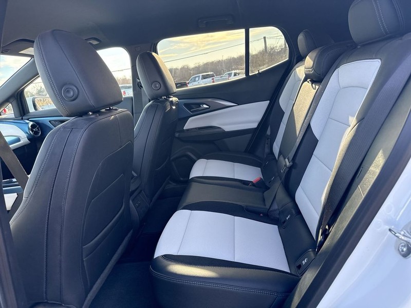 Chevrolet Equinox EV Vehicle Full-screen Gallery Image 21