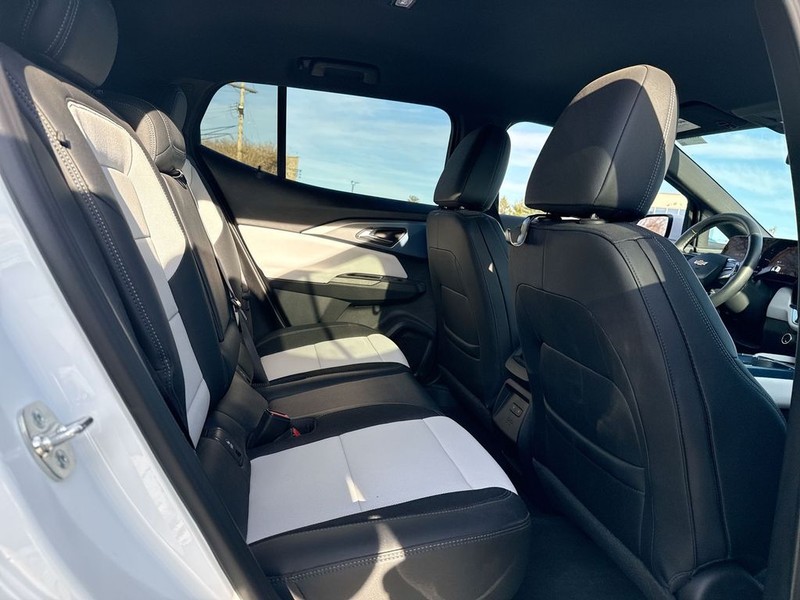Chevrolet Equinox EV Vehicle Full-screen Gallery Image 23