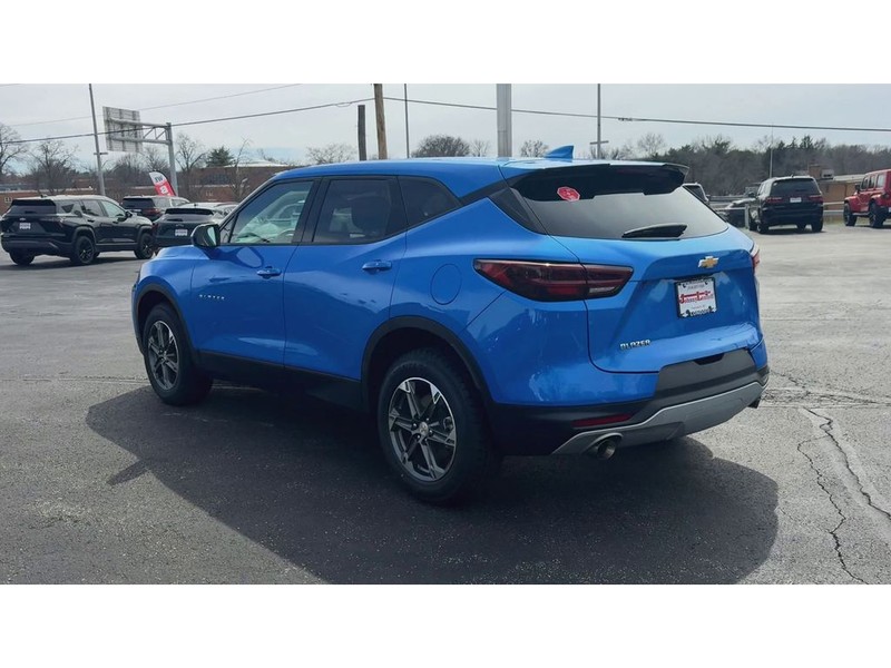 Chevrolet Blazer Vehicle Full-screen Gallery Image 06