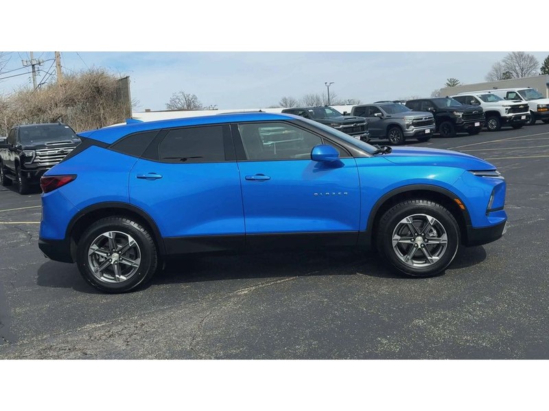 Chevrolet Blazer Vehicle Full-screen Gallery Image 09