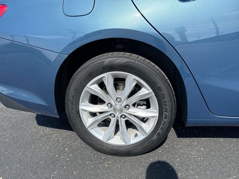 Chevrolet Malibu Vehicle Full-screen Gallery Image 10