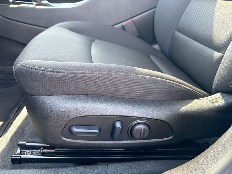 Chevrolet Malibu Vehicle Full-screen Gallery Image 12