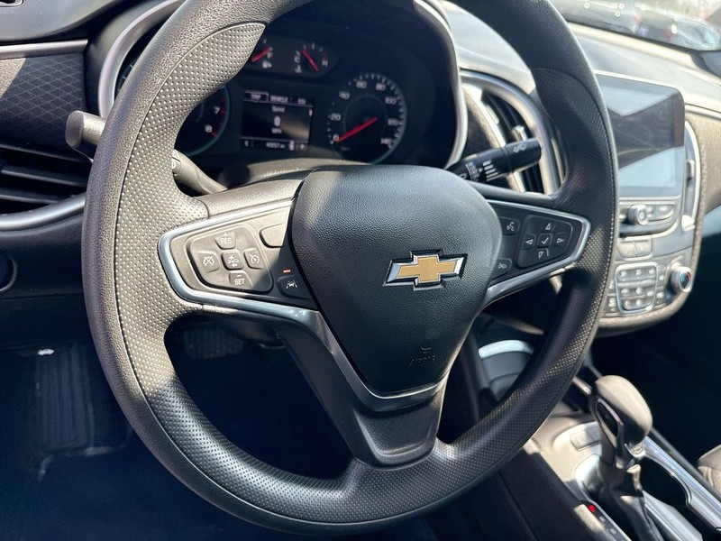 Chevrolet Malibu Vehicle Full-screen Gallery Image 14