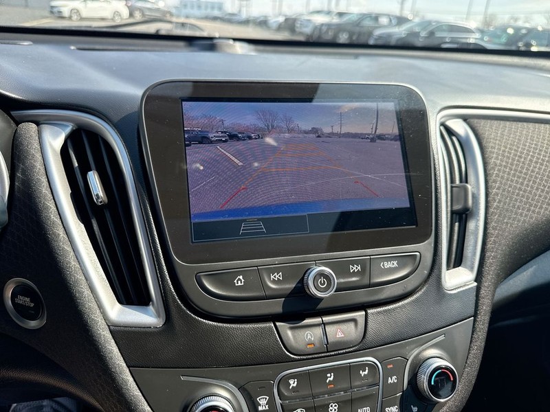 Chevrolet Malibu Vehicle Full-screen Gallery Image 17