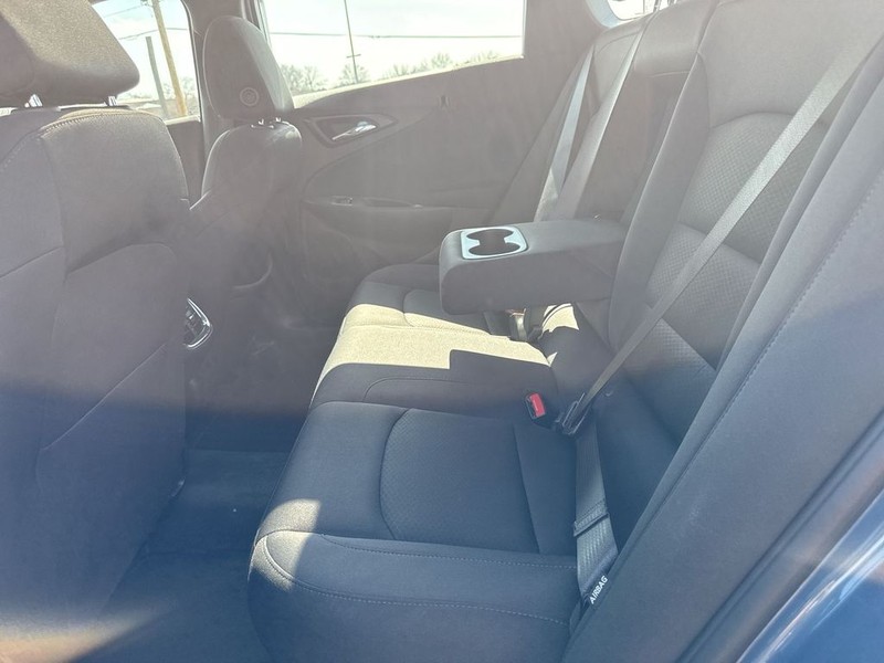 Chevrolet Malibu Vehicle Full-screen Gallery Image 22