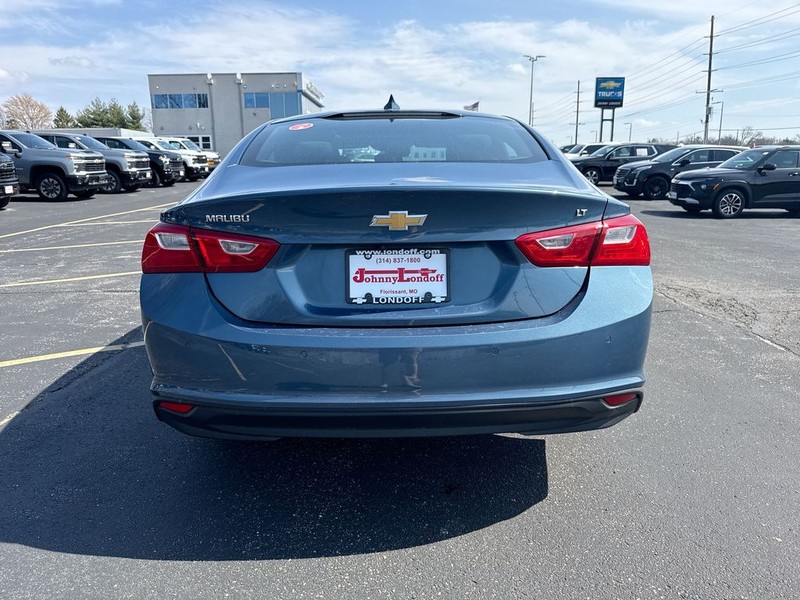Chevrolet Malibu Vehicle Full-screen Gallery Image 23