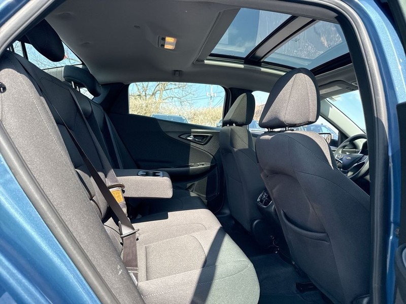 Chevrolet Malibu Vehicle Full-screen Gallery Image 24