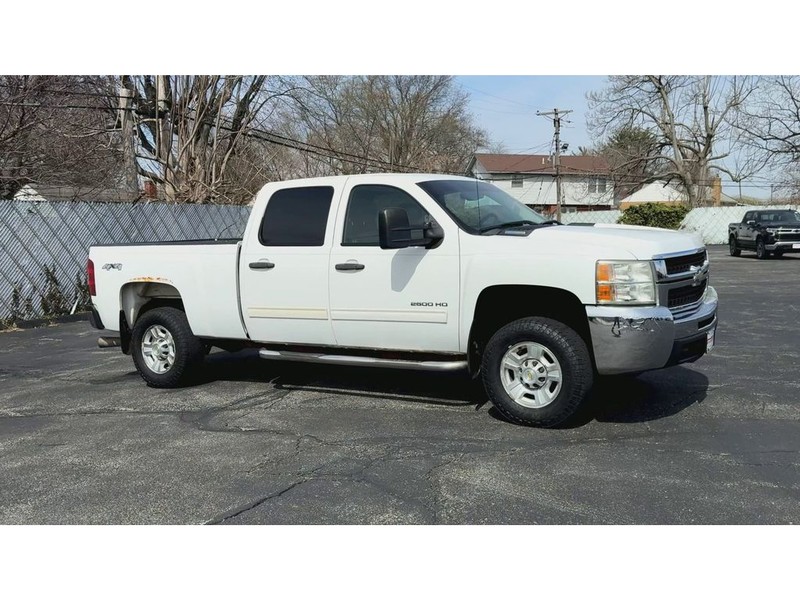 Chevrolet Silverado 2500HD Vehicle Full-screen Gallery Image 02
