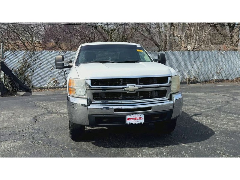 Chevrolet Silverado 2500HD Vehicle Full-screen Gallery Image 03