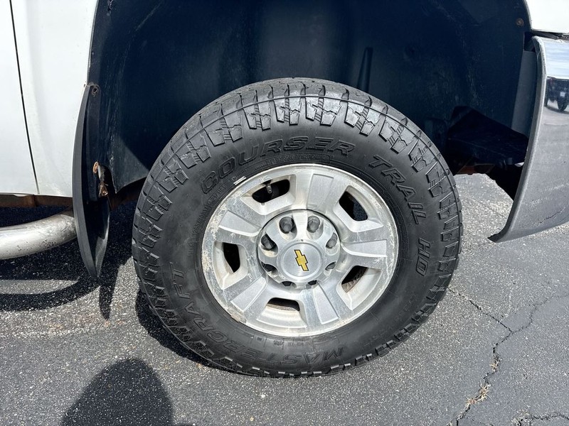 Chevrolet Silverado 2500HD Vehicle Full-screen Gallery Image 10